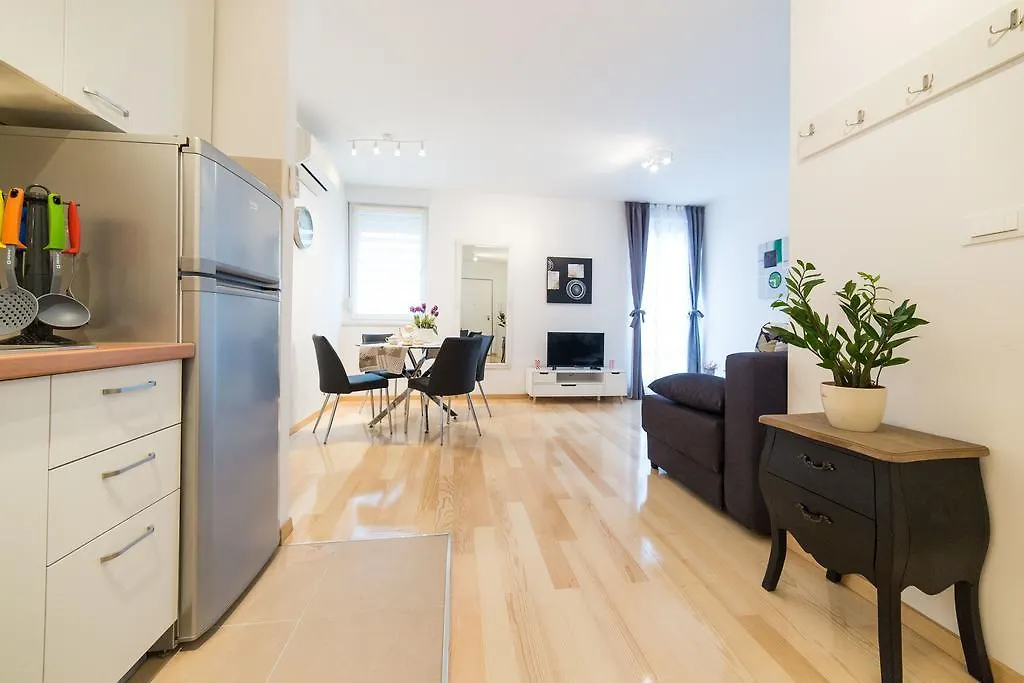 Iris Luxury Apartment Split